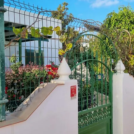 Isabel Maria Apartman *