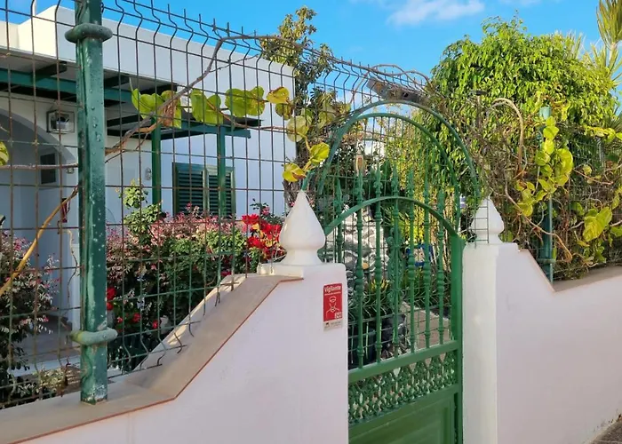 Isabel Maria Apartman *